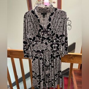 EUC Alfani Black, White Midi Dress with 3/4 Dolman Sleeves,  V-Neck  Small #100